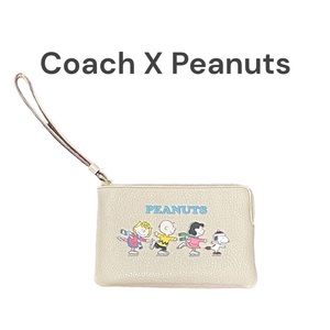 Coach X Peanuts Corner Zip Wristlet W/ Snoopy & Friends Motif New Charlie Brown